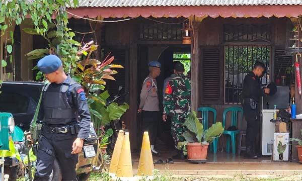 Di rumah Dukun Warga Temukan Foto Warga Ditusuk Jarum, Polisi Temukan Senjata Api