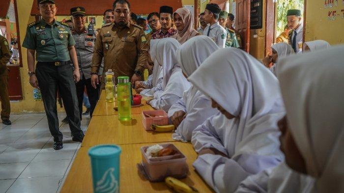 Aceh Besar uji coba makan siang gratis di tingkat SMP