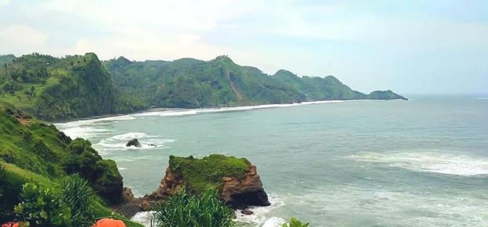 Daya tarik utama pantai Bopong di Jawa Tengah