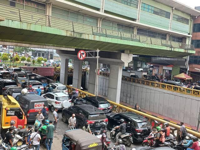 Pasar Tanah Abang Menggeliat, Tapi Orang Belanja Masih Mikir Karena Hal Ini..