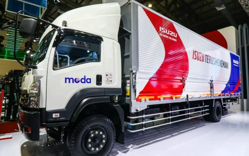 Mau Angkut Kenangan Tentang Mantan? Isuzu Giga FVR-U Wingbox Bisa jadi Solusi