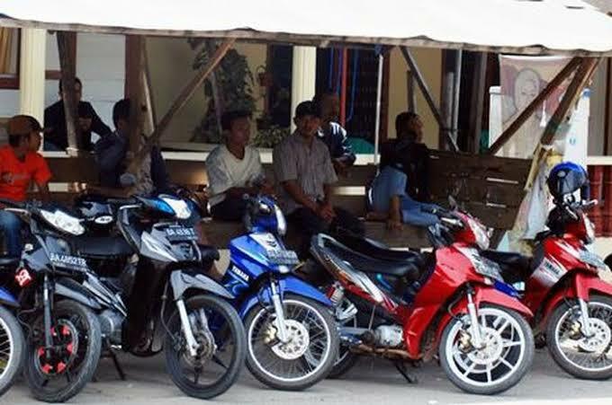 Ojek Pangkalan Masih Eksis di Tengah Maraknya Ojol, Apa Alasannya Mereka Bertahan?