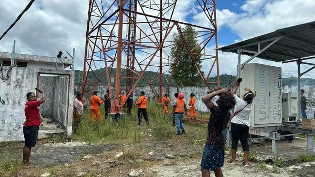 Berusaha Evakuasi Warga yang Coba Bunuh Diri, Anggota Basarnas Malah Tewas Terjatuh!