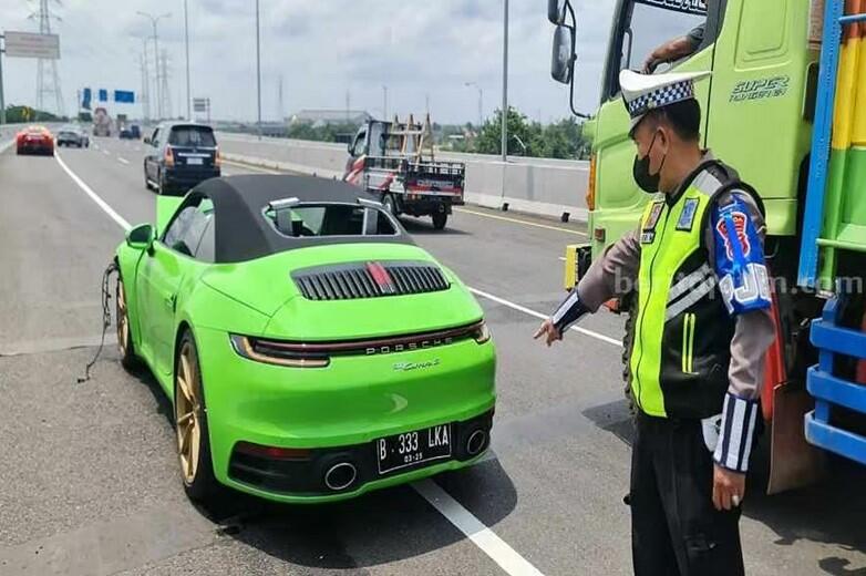 Kecelakaan Tol Porong Sidoarjo, Porche Mahasiswa Tabrak Gand Livina