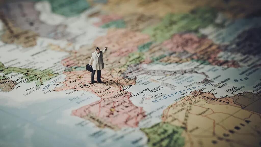 Geopolitik: Dinamika Unipolar, Bipolar, dan Multipolar dalam Tata Kekuasaan Global