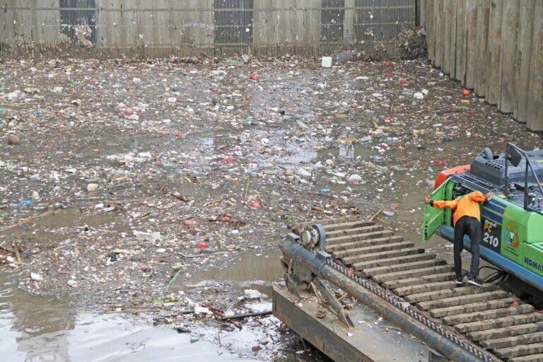 Cegah Banjir dan Polusi, Sampah Ciliwung jadi Kompos di TB Simatupang