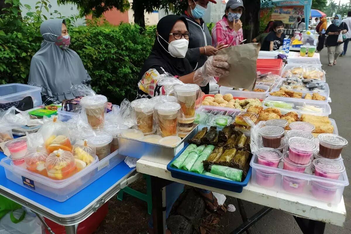 Tren Masyarakat Non-Islam Ikut Berburu Takjil, Persaingan Semakin Ketat!