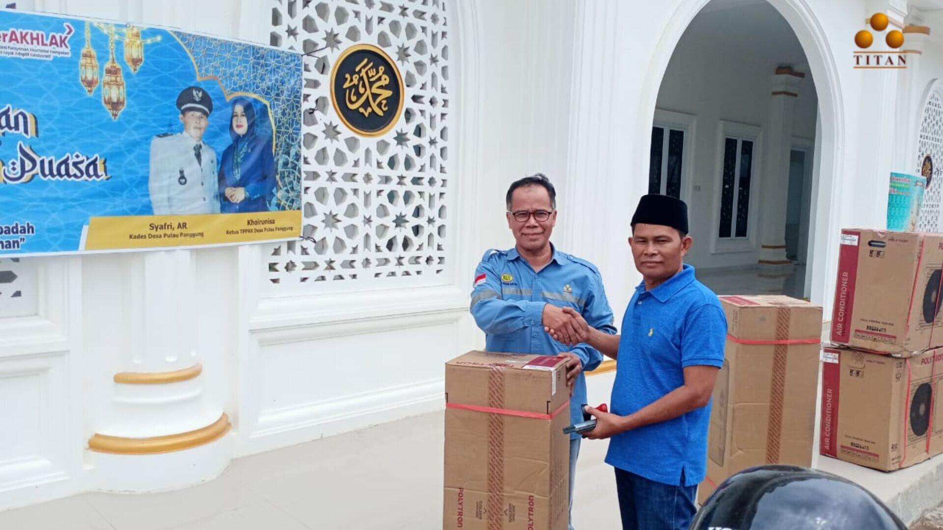 CSR PT BAS Membantu Masjid Al-Barokah Desa Pulau Panggung dengan Penyediaan AC