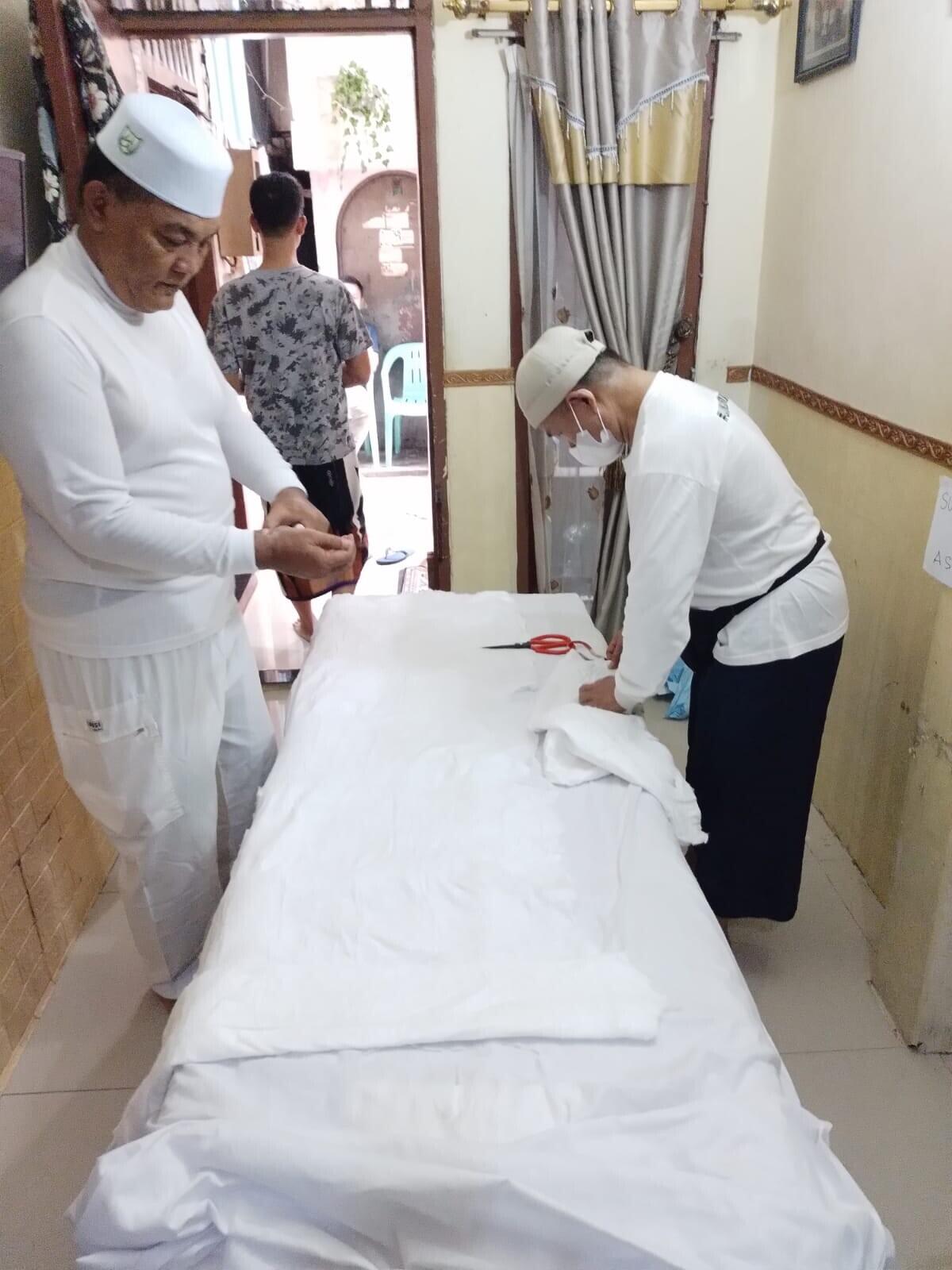 Pengurus Jenazah Musholla Baitul Mu'minin, Gelar Mandikan Jenazah
