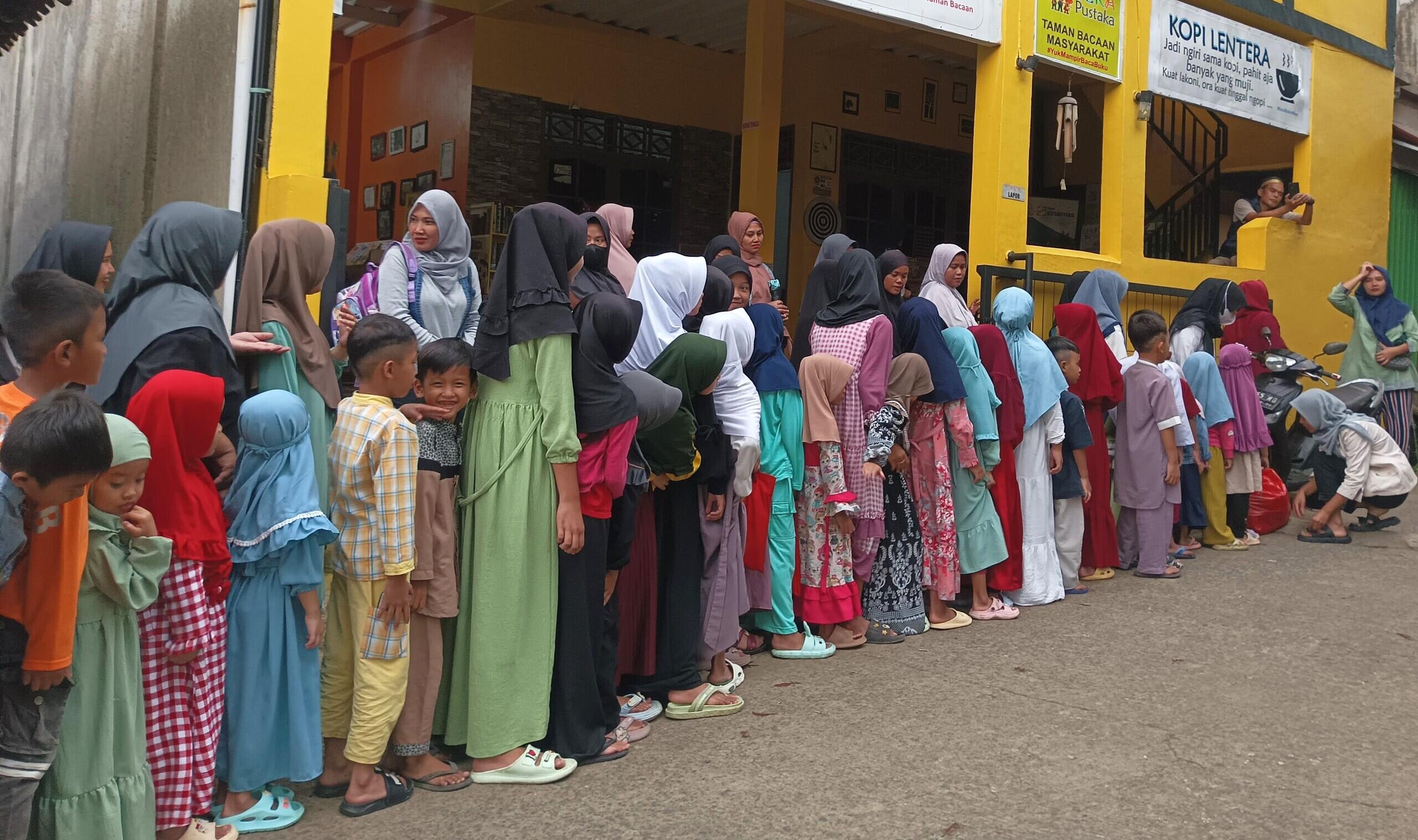 Budaya Antre di Taman Bacaan, Latih Anak Agar Tidak Serobot Hak Orang Lain