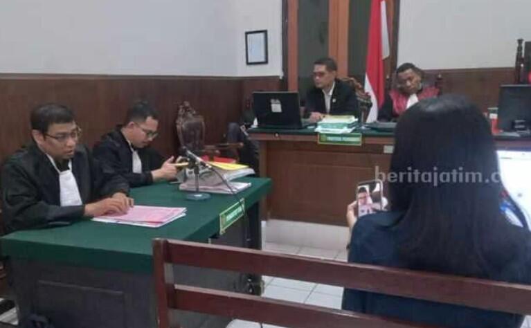 Karena Cemburu, Erwin Tendang dan Jambak Pacar