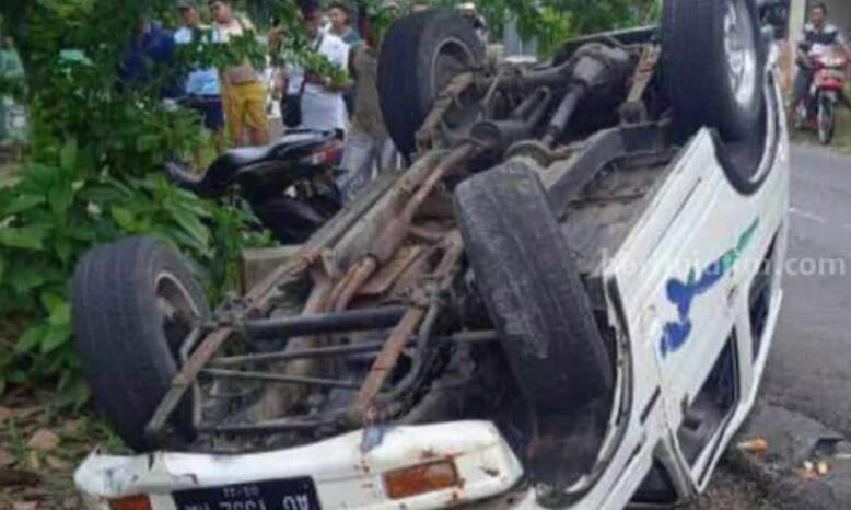 Pengemudi Mabuk, Mobil Katana Tabrak 2 Sepeda Motor di Blitar