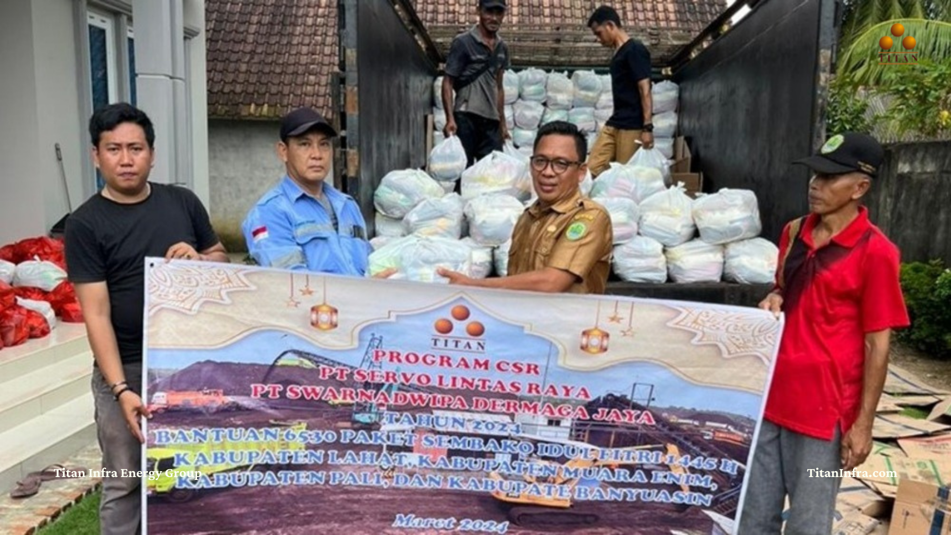 PT Servo Lintas Raya dan PT Swarnadwipa Dermaga Jaya Bagikan Paket Sembako