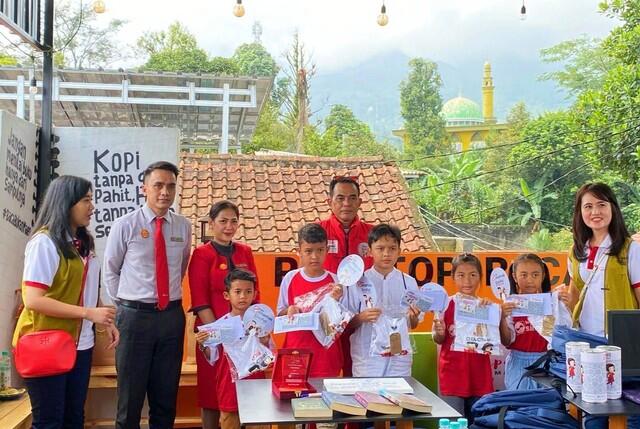 Tabungan SIMPEL Bank Sinarmas Merambah Anak SD di TBM Lentera Pustaka