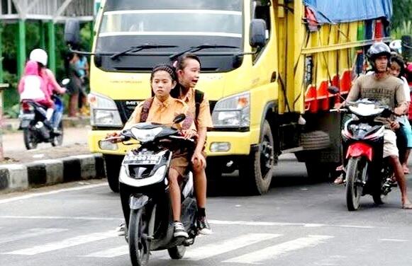 Nih, Aturan Baru Mengurangi Kemacetan, Bocil Nggak Boleh Nyempil Lagi Di Jalan!