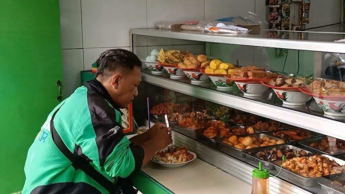 Makan di Warteg itu Murah, Tapi Bayarnya Semau Sendiri: Tertangkap pun setelah Viral!