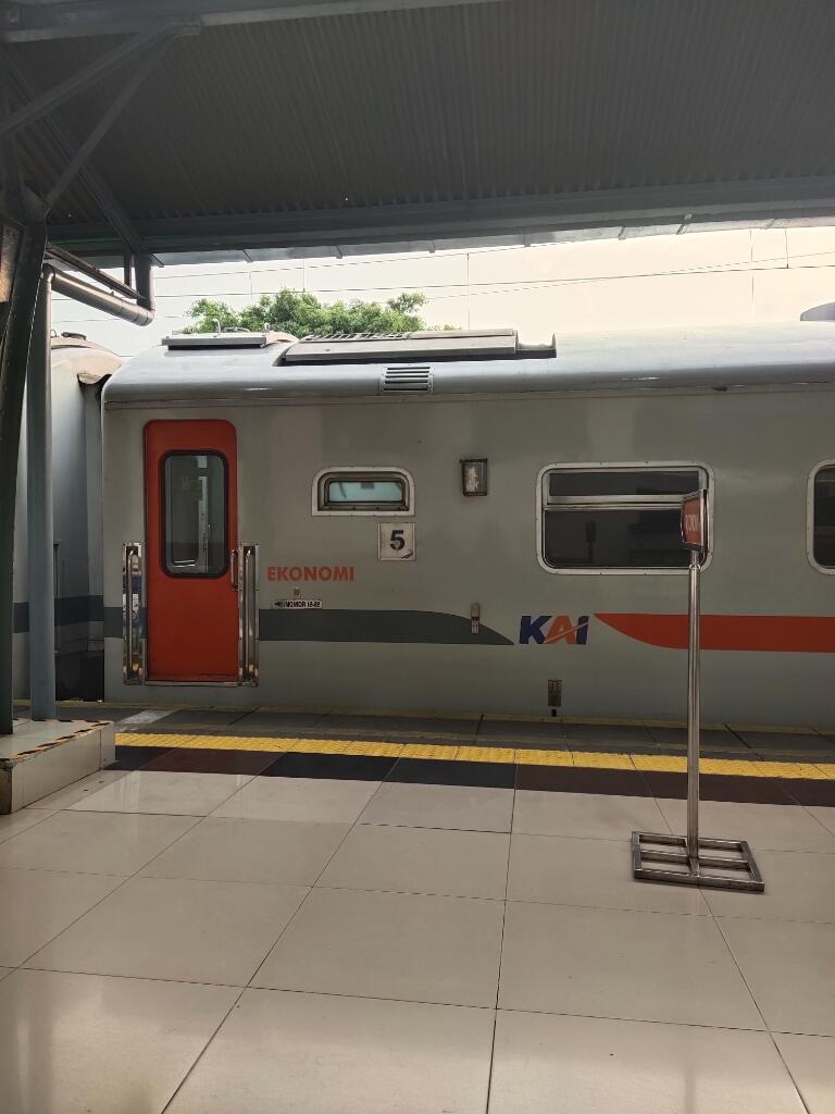 Enjoy Naik Kereta Ekonomi Dari Depok Ke Bandung! Lebih Murah Dari KCIC Atau Bus.