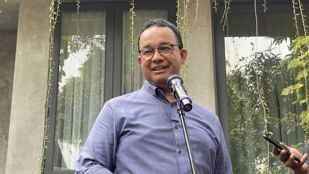 Warga Bawa Spanduk Minta Pimpin Jakarta Lagi, Anies: Izin Berpikir Sejenak 