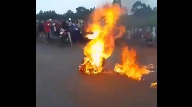 Pro Kontra Hukuman Sosial Pelaku Pencabulan di Afrika Dibakar Hidup-hidup!