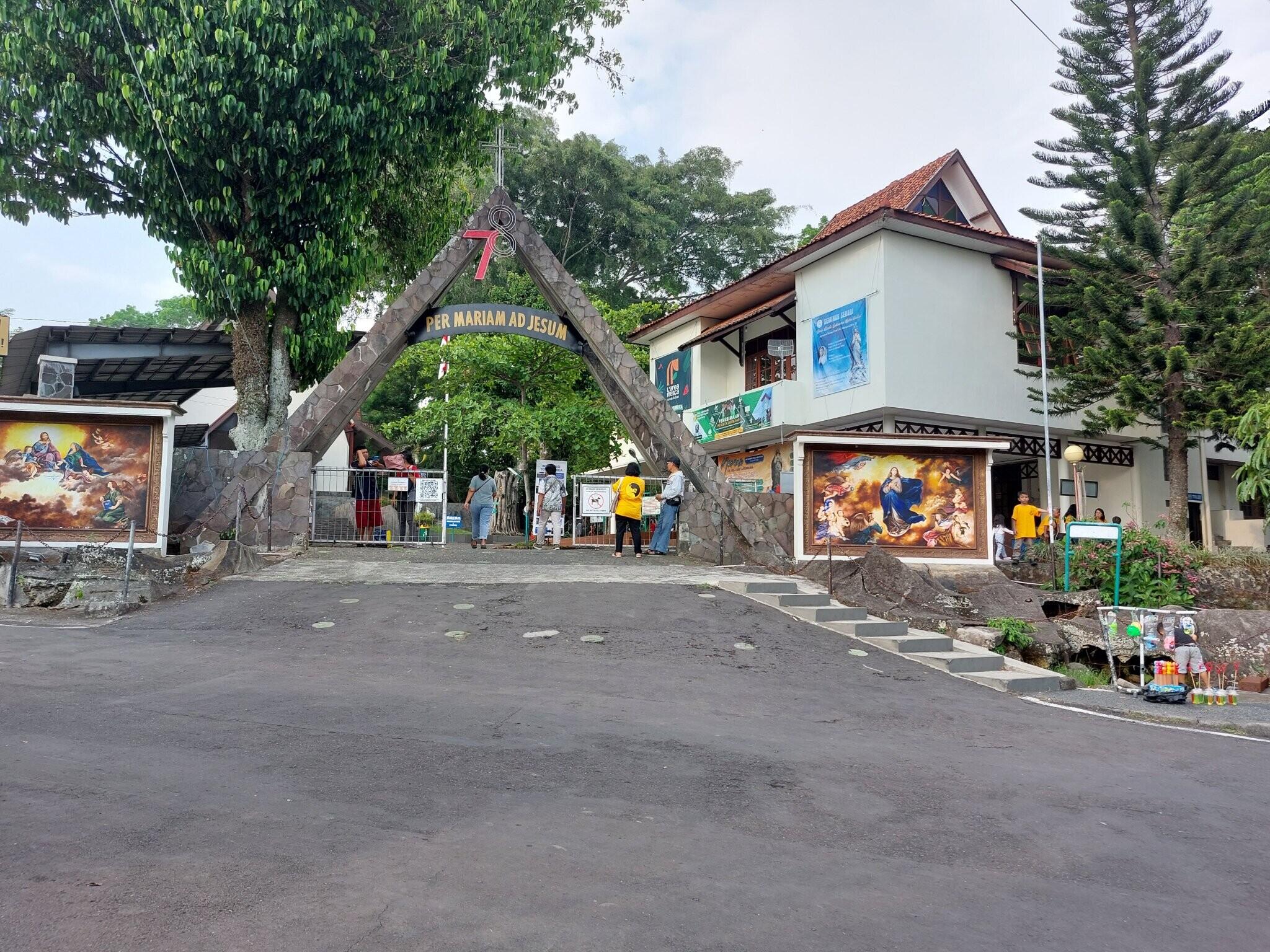Gua Maria Kerep Ambarawa, Semarang.
