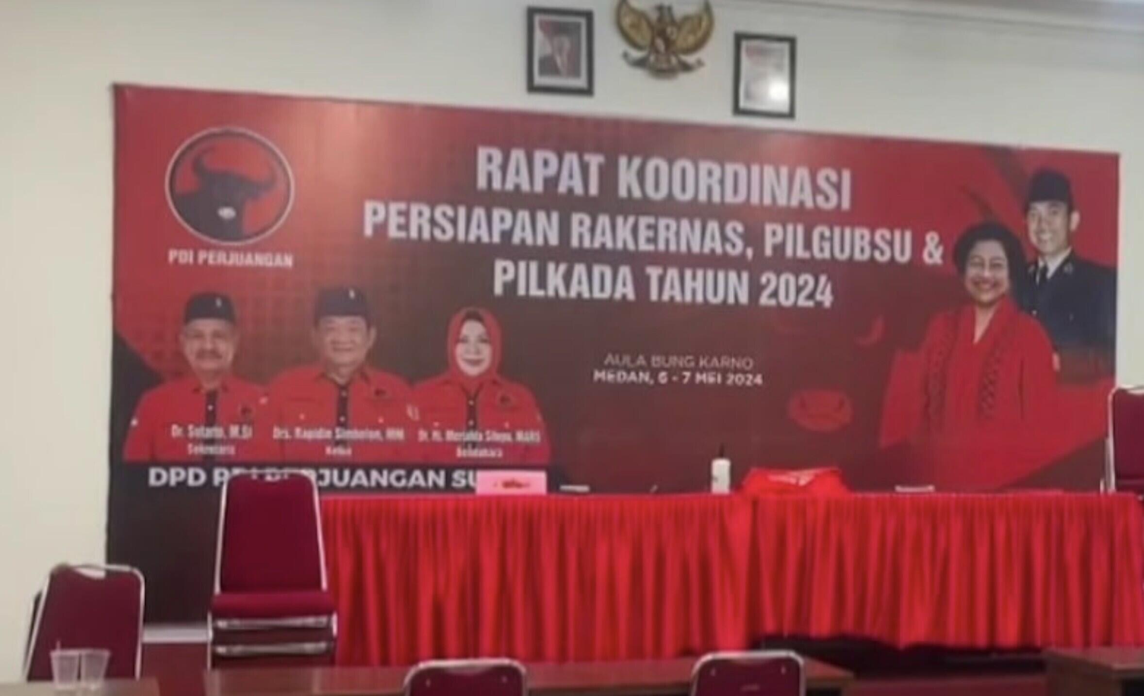 Ruang Rakor PDIP Sumut Tidak Ada Foto Presiden Jokowi