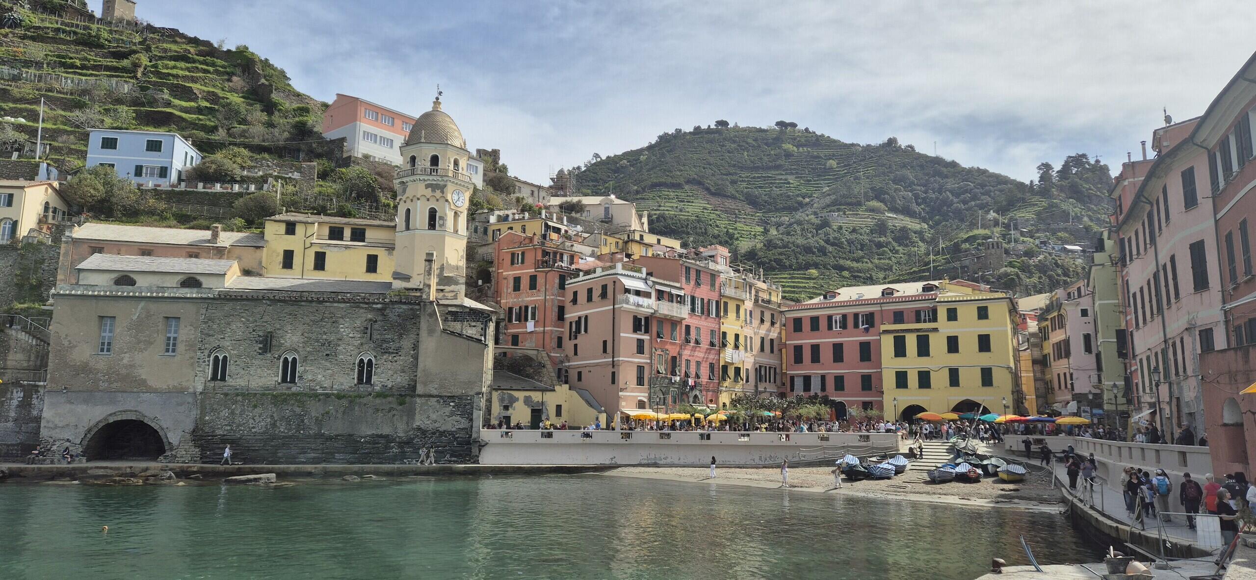 Describe Cinque Terre Italy Beautiful Coastline Village with UNESCO Heritage