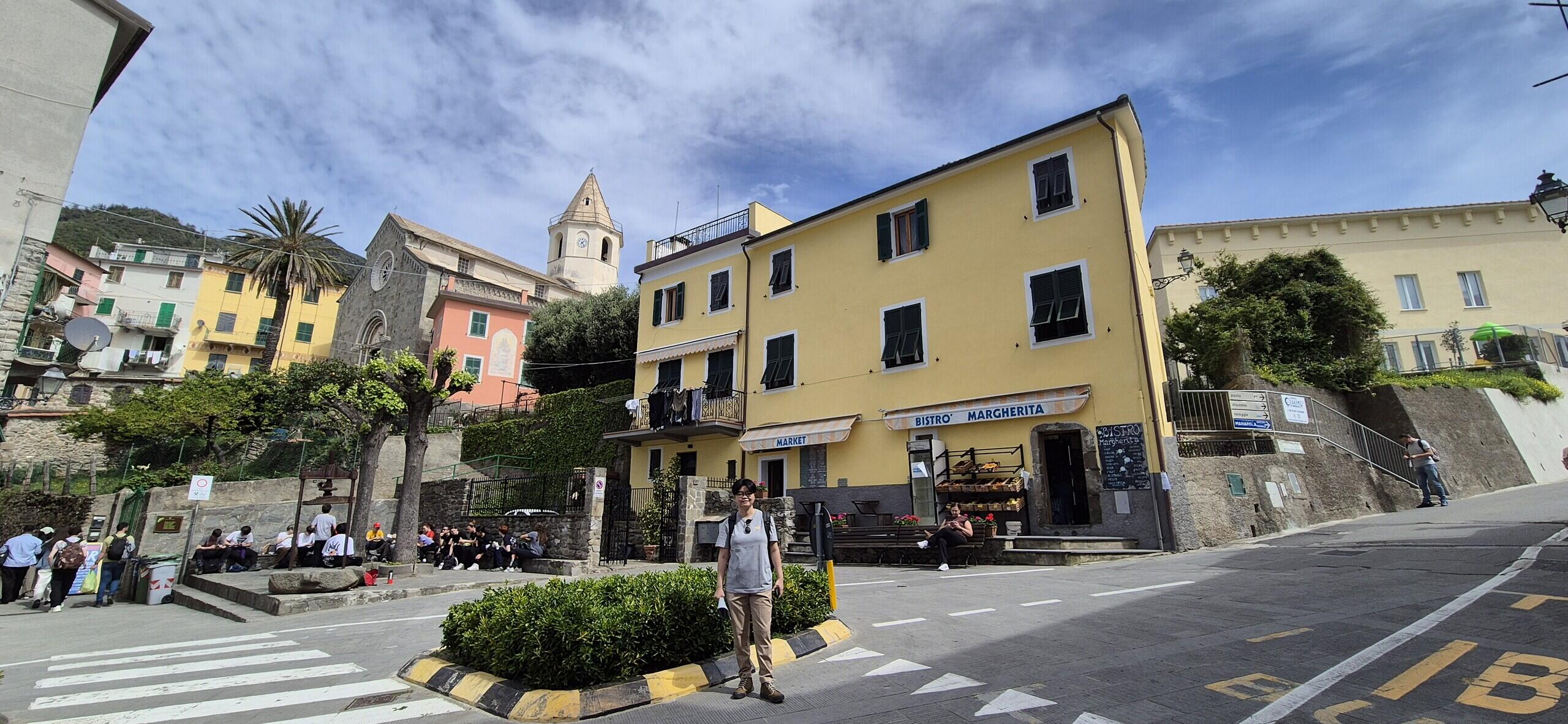 Describe Cinque Terre Italy Beautiful Coastline Village with UNESCO Heritage