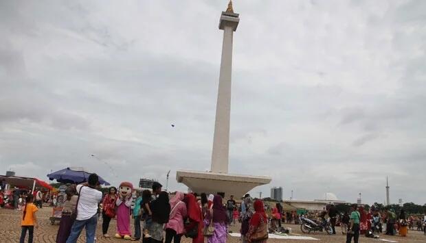 Rekor Pengunjung di Tugu Monas Jakarta Saat Libur Panjang Paskah
