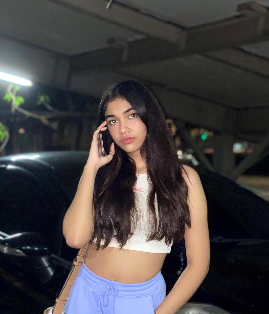 Foto Foto Natasha Urbach Yang Mencuri Perhatian Netizen