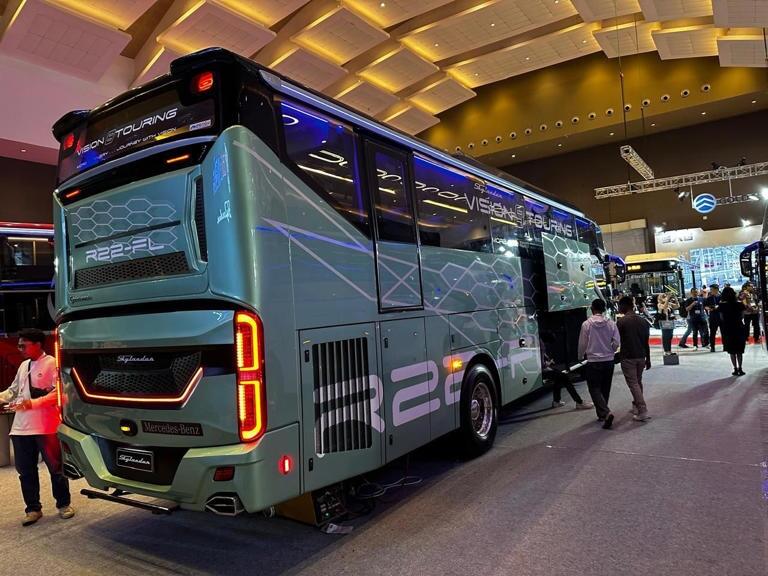Profil Perusahaan Karoseri Bus Terkemuka di Indonesia: Adiputro dan Laksana