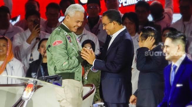 Anies &amp; Ganjar Diminta Tiru Prabowo, Hadiri Pelantikan Presiden meski Kalah 