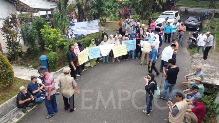 Puluhan Pensiunan BRIN Berkumpul, Tolak Eksekusi Rumah Dinas di Puspiptek Serpong

