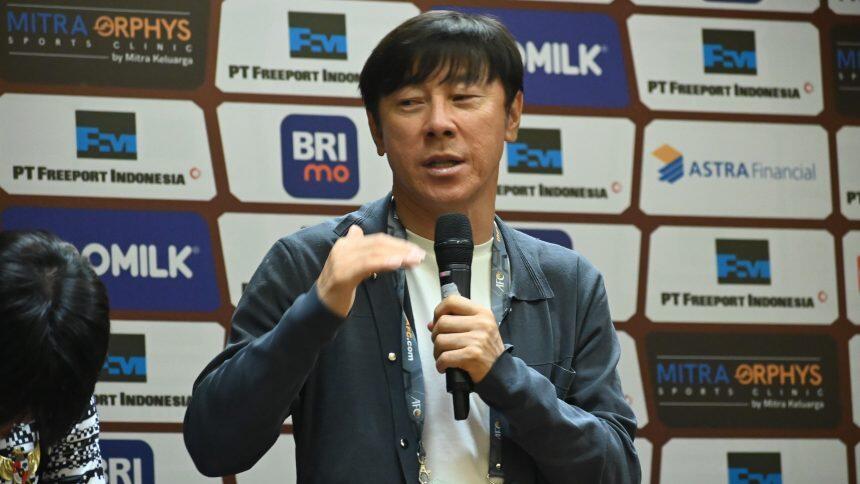 Tawa Shin Tae-yong Usai Timnas Indonesia Satu Grup dengan Vietnam di Piala AFF 2024