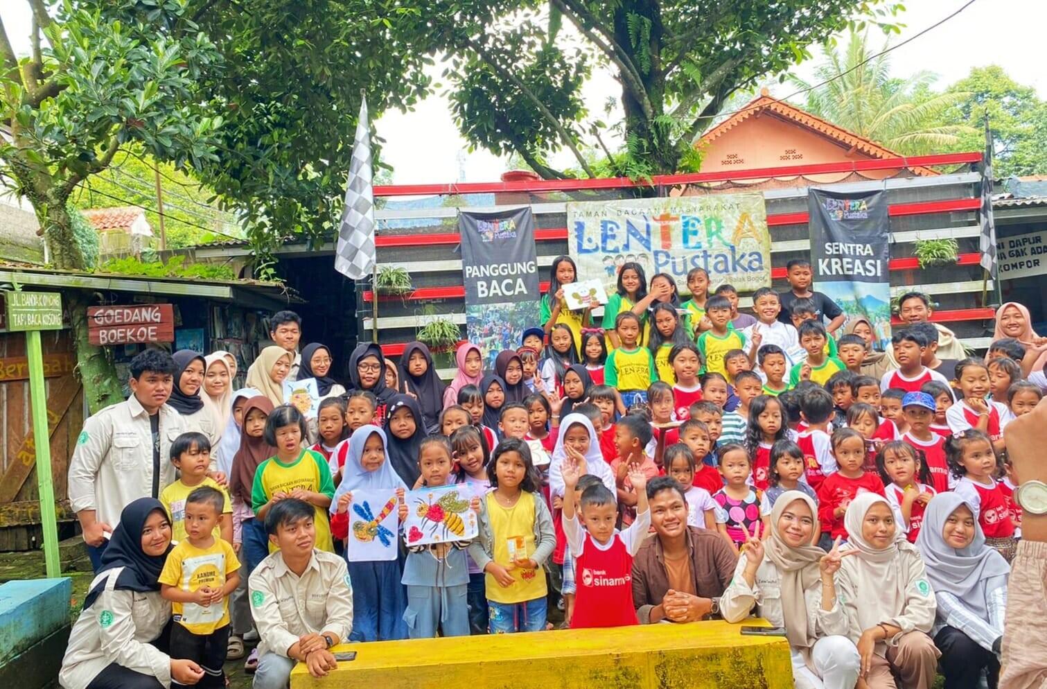 HimaSita Faperta IPB Tularkan Kreativitas Kolase Tumbuhan di Taman Bacaan