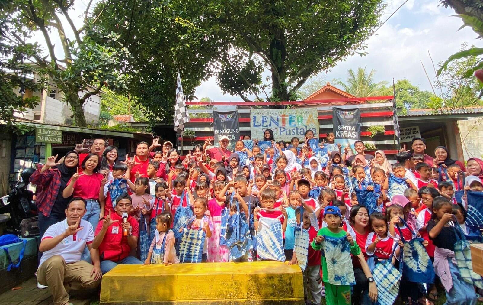 Event CSR Bank Sinarmas, Ajarkan Kerativitas Membuat Tas Anak Taman Bacaan