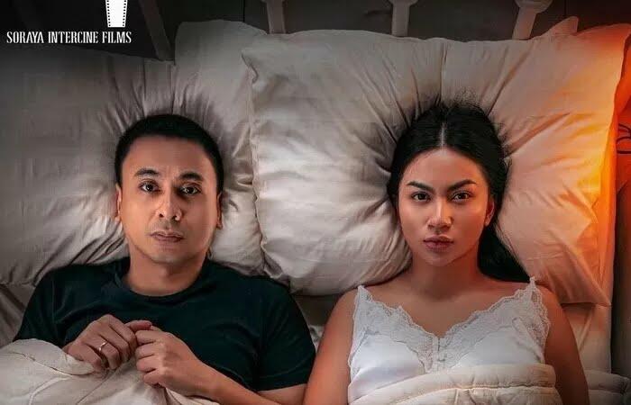 Raditya Dika dan Ariel Tatum Beradegan Ranjang di Film Terbaru, Netizen Protes!