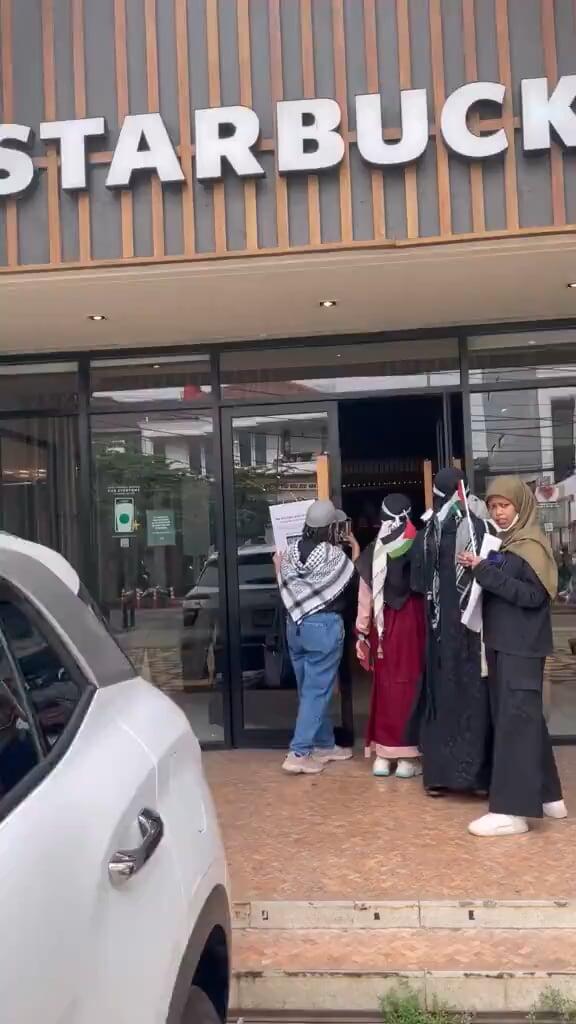 Aksi Geruduk Starbucks Tuai Pro Kontra, Ternyata Bagian dari Direct Action?
