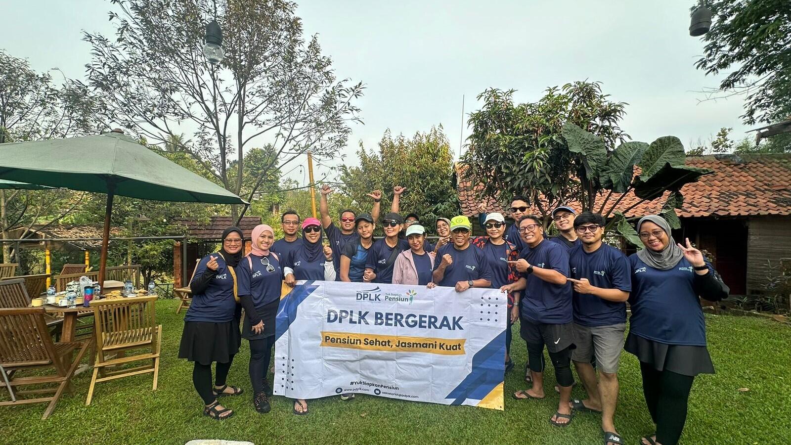 Jaga Kesehatan Fisik-Mental, Asosiasi DPLK Gelar Trekking Bersama di Sentul