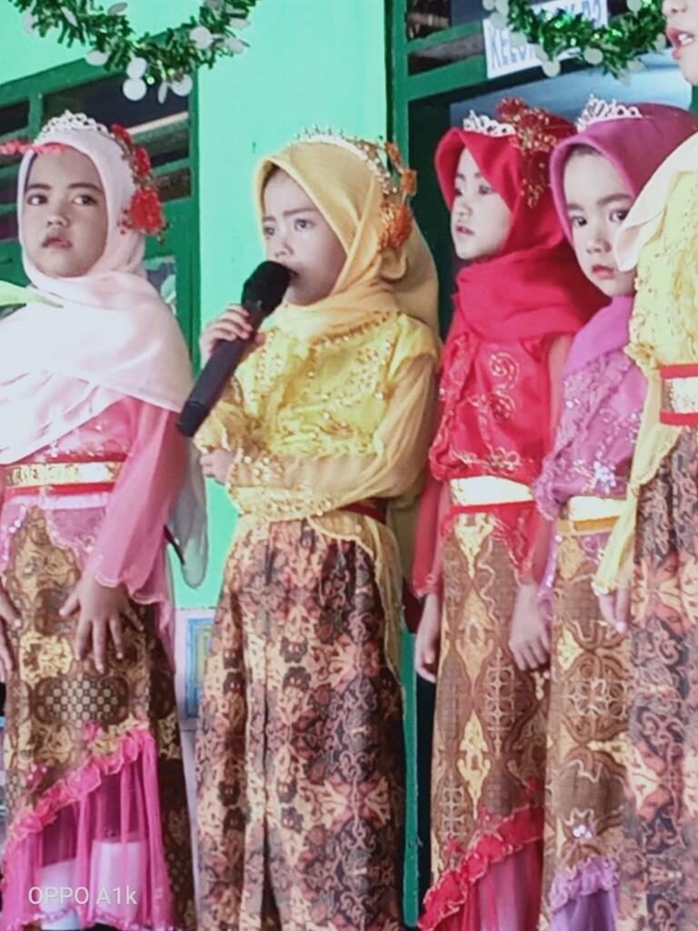 Acara Perpisahan TK Dharma Wanita PGRI Kedaleman Wetan Berjalan Lancar dan Meriah