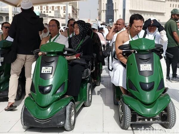 Tawaf dan Sai Naik Skuter, Jemaah: Jalan Kaki Tetap Lebih Nikmat

