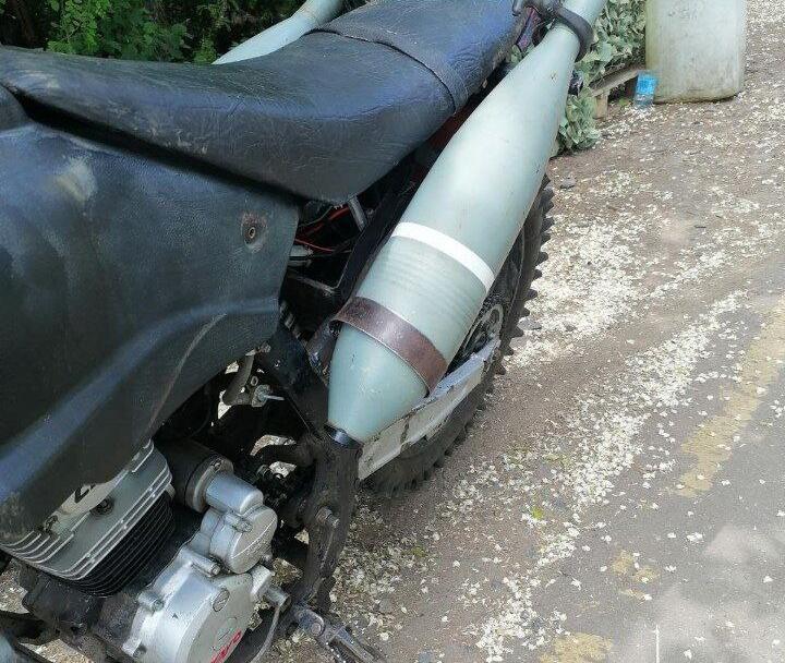 Ide Kreatif ala Pasukan Rusia, Pakai Sepeda Motor Trail Untuk Antar Paket Amunisi