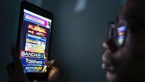 Burung Dara dan Monyet! Kominfo Putus Akses Internet Judi Online Kamboja dan Filipina