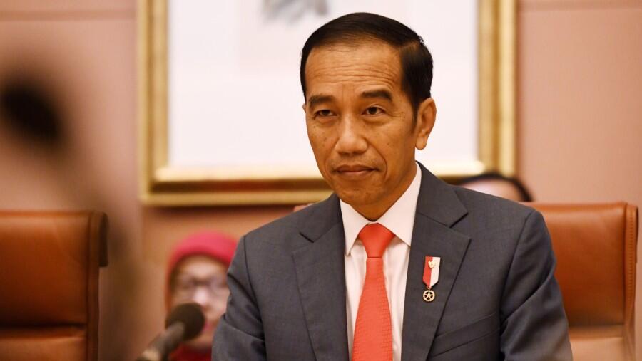 10 Tahun Pemerintahan Jokowi, Rupiah Ambles Nyaris 40%