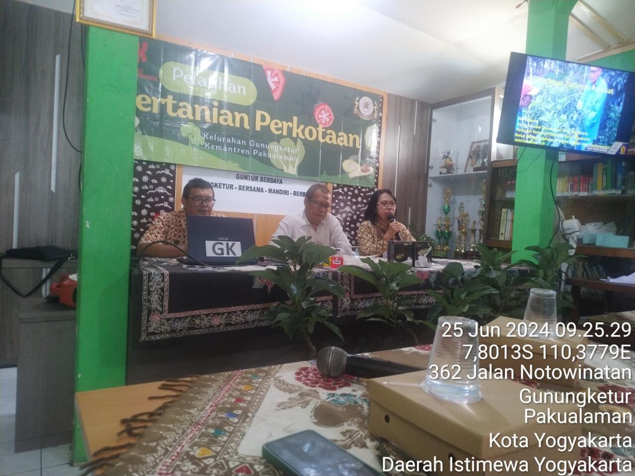 Pelatihan Pertanian Perkotaan di Kelurahan Gunung Ketur