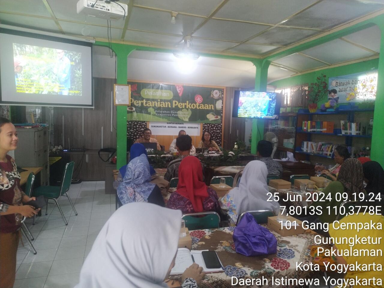 Pelatihan Pertanian Perkotaan di Kelurahan Gunung Ketur
