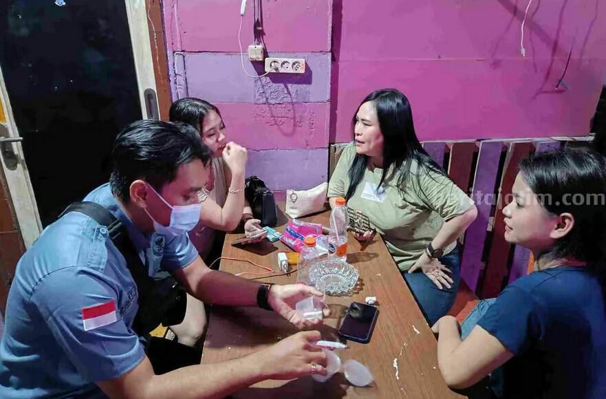 Pramusaji Warkop Seksi Dirazia, Diminta Tes Urine Satpol PP dan BNNK Gresik