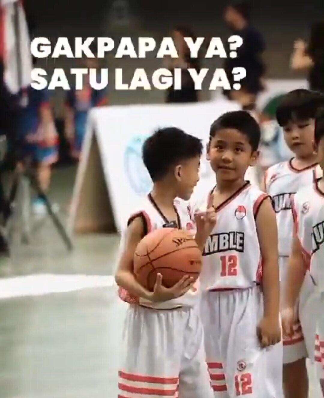 Jan Ethes Main Basket, Warganet Fokus Antrean Barisan: Lah Kok Nyelak