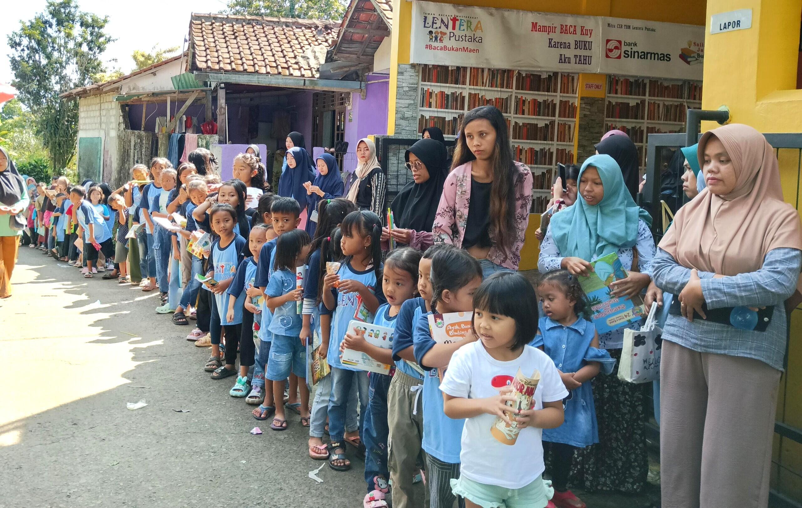 Kampanye Ayo Baca TBM Lentera Pustaka, Keliling Kampung Sambil Bawa Buku