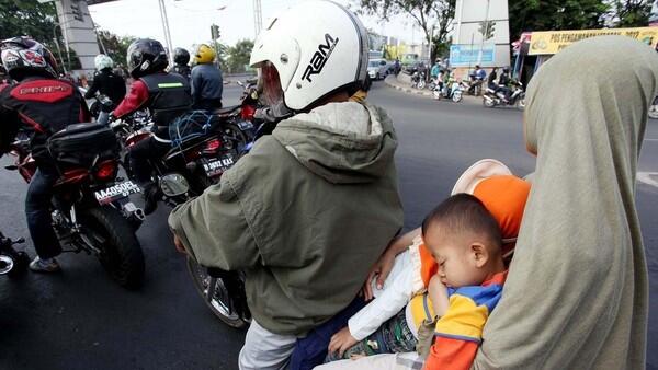 "Ngebut", Motor Bonceng Tiga Tersenggol Truk, Satu Orang Tewas