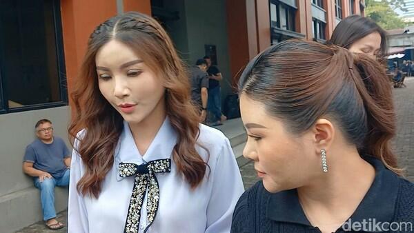 Selalu Heppi! 5 Penampakan Ibu Bertrand Peto setelah Oplas di Korsel